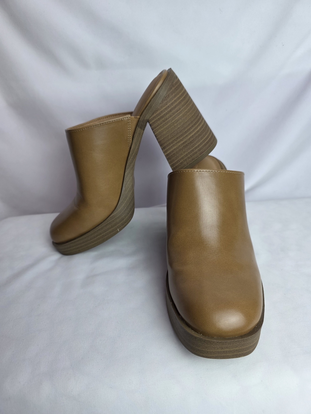 Universal Thread Tan Platform Mule Heels